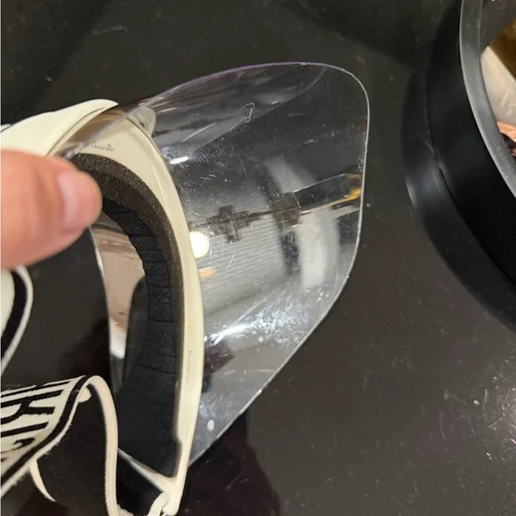 Christian Dior J’Adior Sun Visor – Authentic – Adjustable - Picture 7 of 7